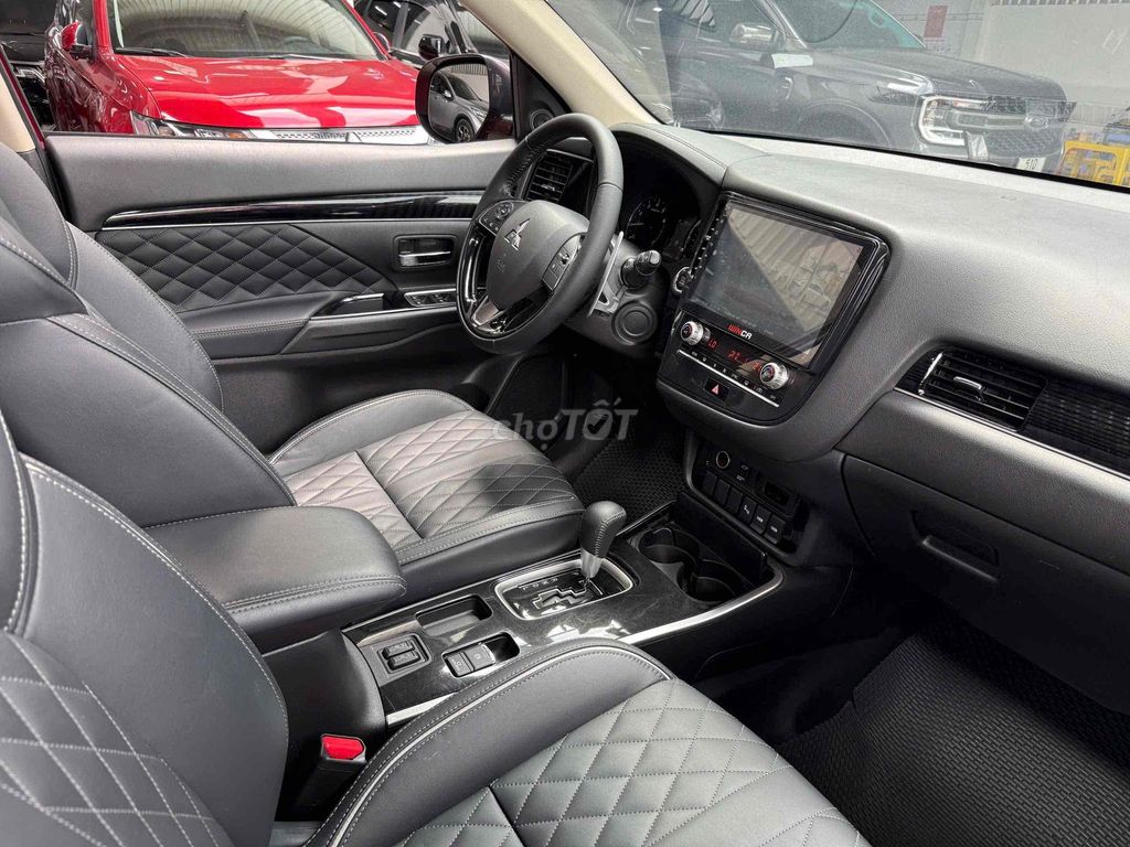 Mitsubishi Outlander 2022 Premium 2.0. Mua bán Ô tô tại Thành phố Thủ Đức Tp Hồ Chí Minh được đăng bởi Long Auto Vạn Phúc hình 11