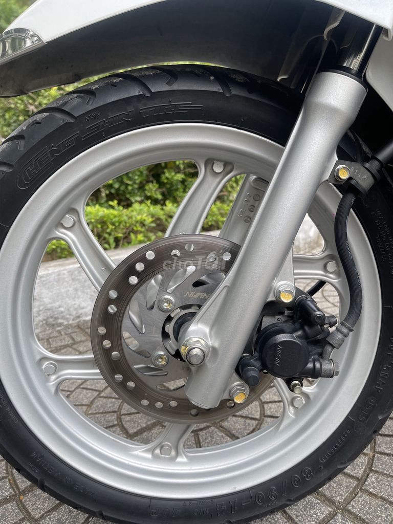 Honda Vision Trắng 17000 km. Mua bán Xe máy tại Quận Kiến An Hải Phòng được đăng bởi Bùi khắc huy hình 5