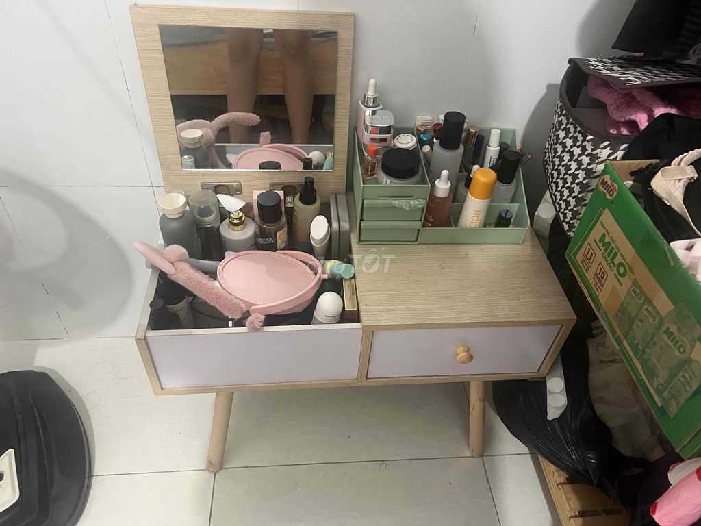 bàn trang điểm bệt. Mua bán Bàn ghế tại Thành phố Thủ Dầu Một Bình Dương được đăng bởi Thơm Nguyễn hình 1