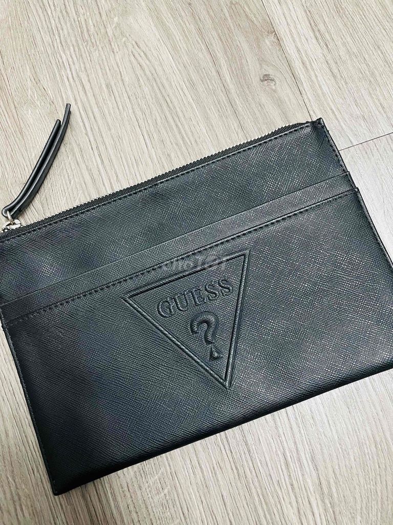 Clutch Cầm Tay Guess Unisex Da Bò Taiga Real. Mua bán Túi xách tại Quận 8 Tp Hồ Chí Minh được đăng bởi Chí Cừơng hình 1