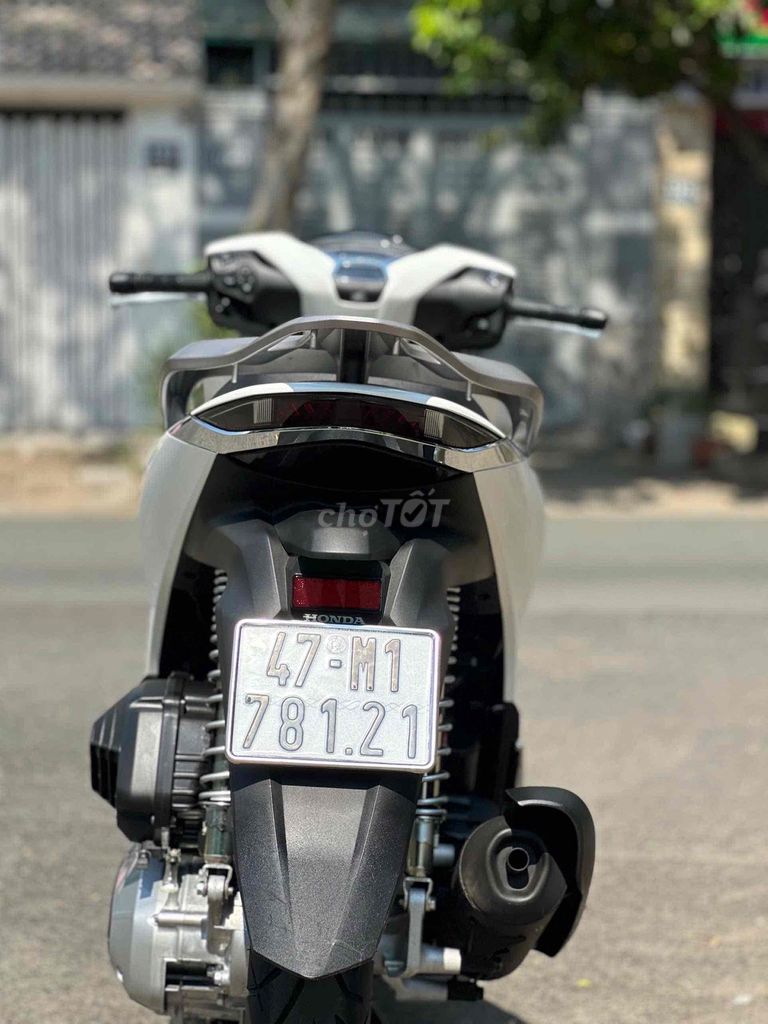 Honda SH 160i 2025 Trắng 1000 km. Mua bán Xe máy tại Quận Gò Vấp Tp Hồ Chí Minh được đăng bởi CHXM 86 chuyên bán xe trả góp hình 9