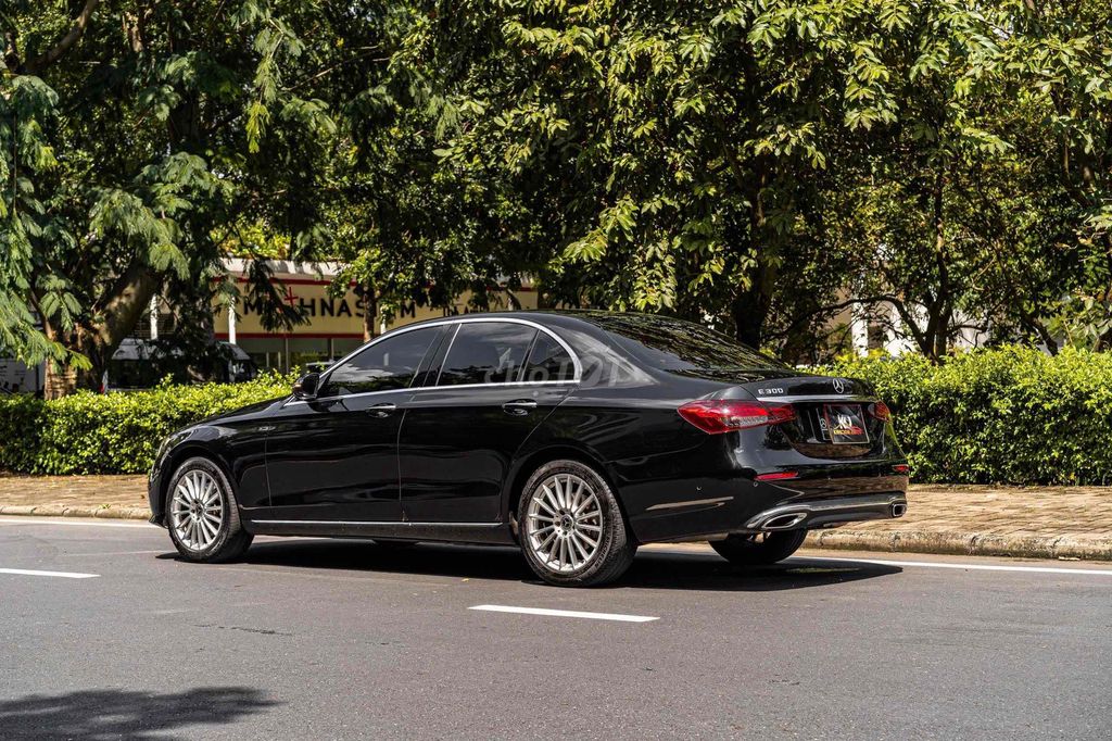 E200 Exclusive - 2022 màu đen siêu lướt siêu đẹp. Mua bán Ô tô tại Quận 7 Tp Hồ Chí Minh được đăng bởi Dương Phương hình 3