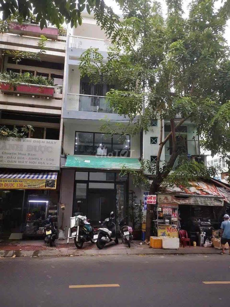 Rent · 4 bd · 60 м² · Quận 11, ул. Đường Lý Nam Đế