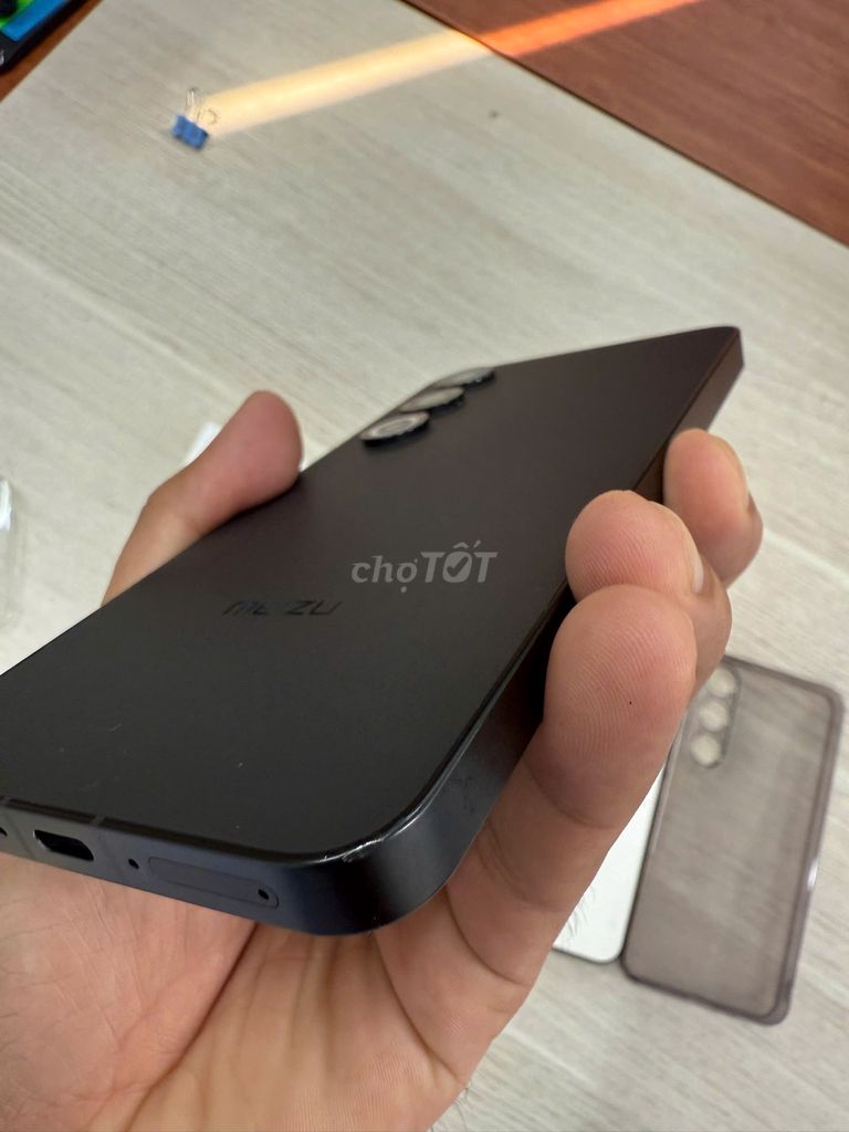 Meizu 21 chip 8 gen 3, ram 12/256