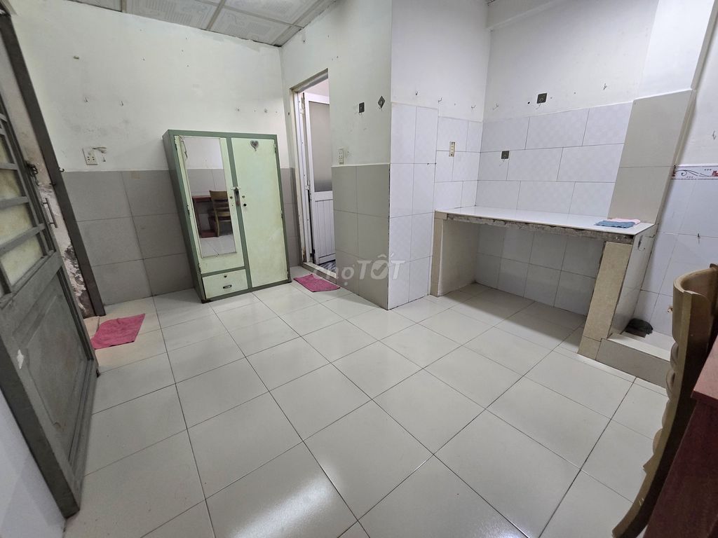 Cho thuê phòng giá rẻ 2tr5, tầng trệt ( Q TÂN PHÚ cũ) 