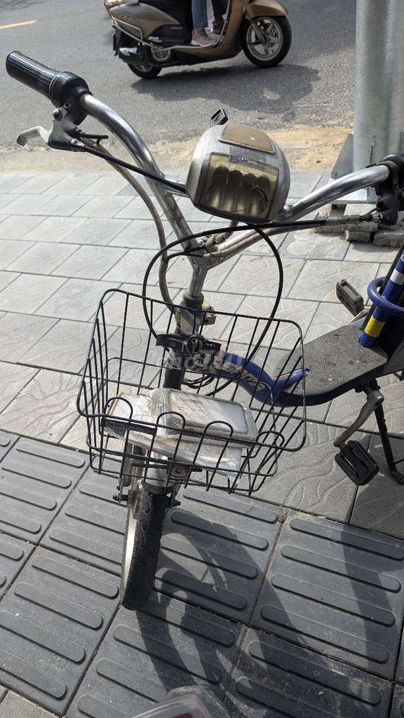 Xe đạp điện màu xanh. Mua bán Xe điện tại Quận Thanh Khê Đà Nẵng được đăng bởi truongbui hình 2