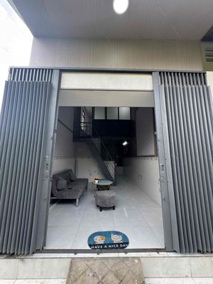 Bán Gấp Căn Nhà Giá Siêu Hời Do Chủ Đang Kẹt Tiền. Mua bán nhà ở tại Huyện Hóc Môn Tp Hồ Chí Minh được đăng bởi Hà My