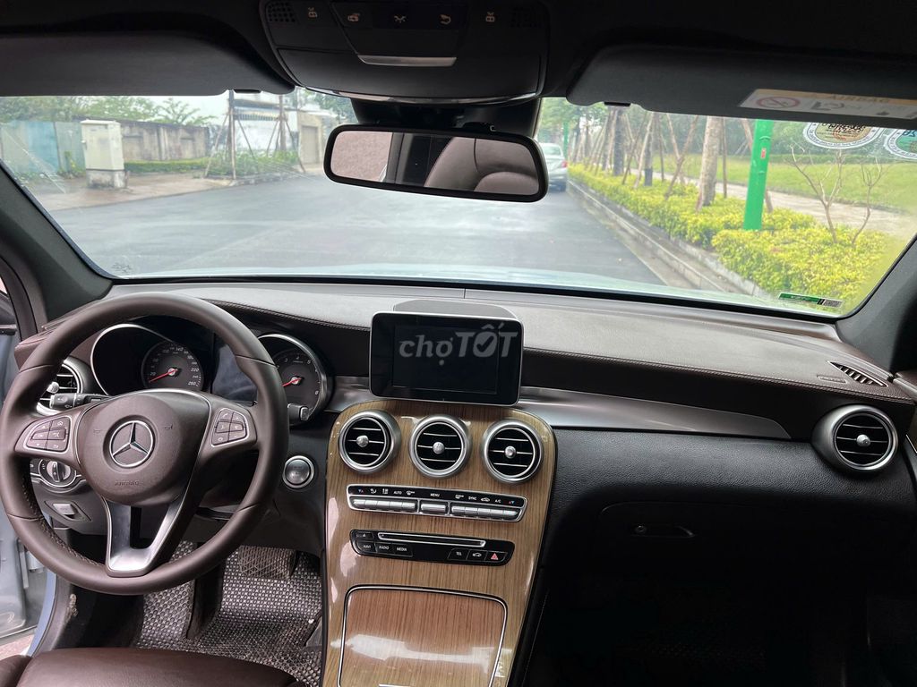 Mercedes Benz GLC 2018 250 4MATIC - 79999 km. Mua bán Ô tô tại Quận Long Biên Hà Nội được đăng bởi AUTO TÂN HƯNG THỊNH hình 13