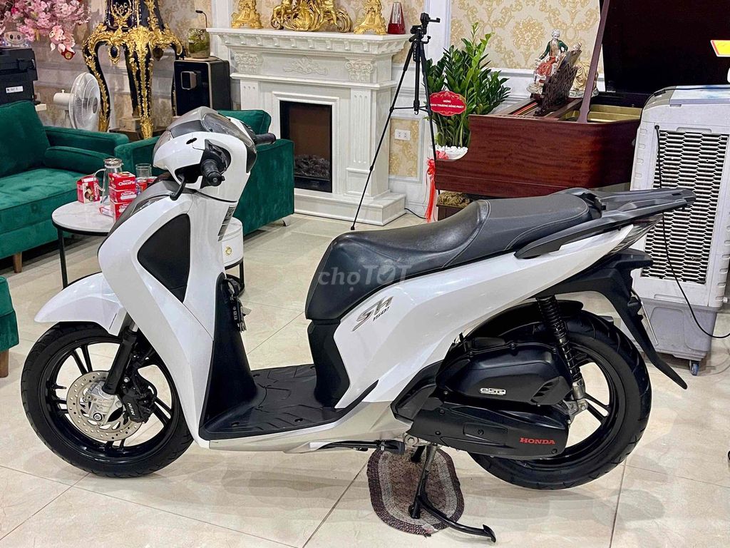 XE MÁY 68 - Honda Sh 150 CBS 2018 Trắng Sport. Mua bán Xe máy tại Quận Hai Bà Trưng Hà Nội được đăng bởi Đức Anh hình 3