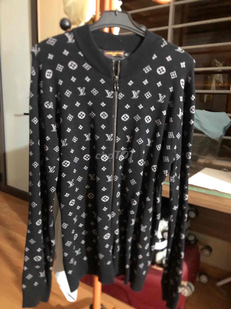 Áo khoác len Louis Vuitton Nam Đen. Mua bán Quần áo tại Quận Ba Đình Hà Nội được đăng bởi Ngô Hoàng Anh hình 1