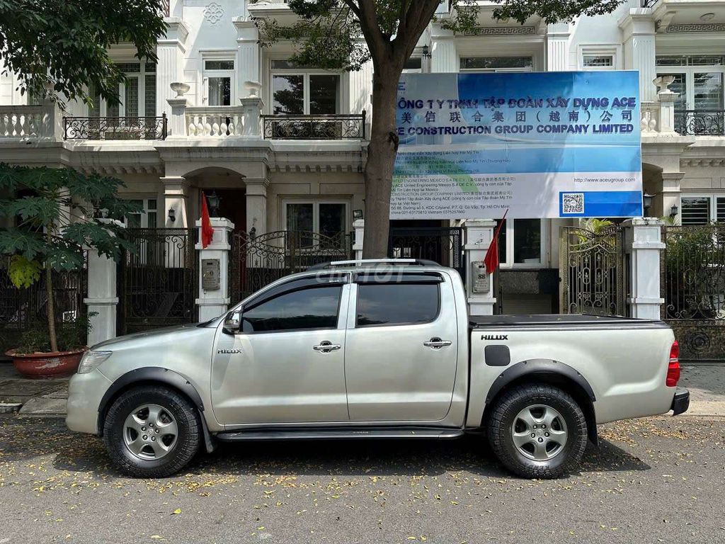 Toyota Hilux 2. 4x2 2012 Bạc 200000 km. Mua bán Ô tô tại Quận Gò Vấp Tp Hồ Chí Minh được đăng bởi PHẠM VIỆT hình 5