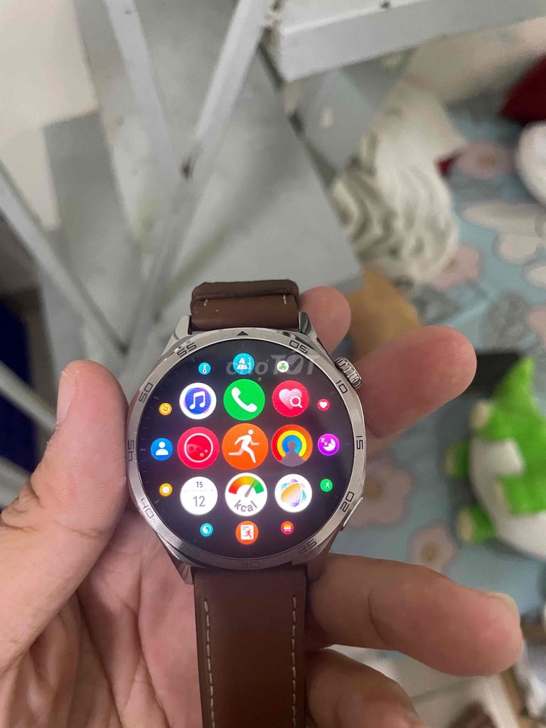 cần thanh lý Huawei GT5 mới dùng vài tháng