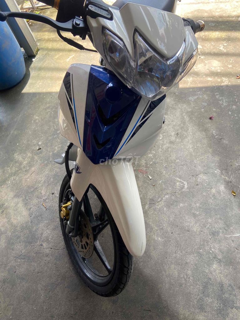 xe Sirius 50 cc học sinh đi