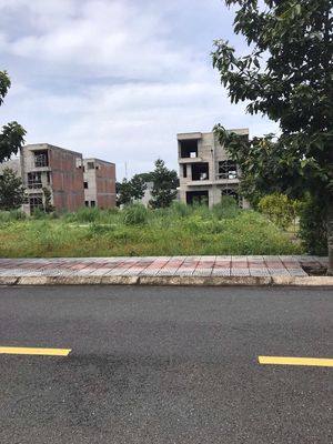 Tôi  bán lô đất đẹp gần công viên - khu nhà ở Thăng Long house