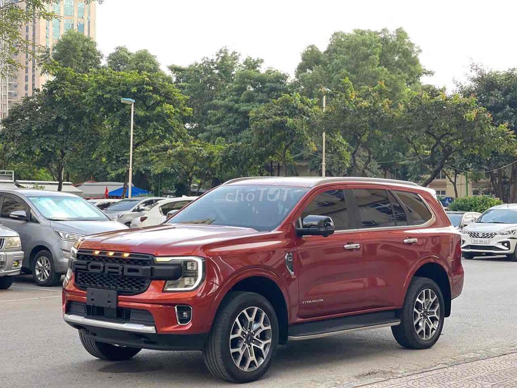 Ford Everest Titanium 2.0L 4x4 model 2023 đỏ cam. Mua bán Ô tô tại Quận Cầu Giấy Hà Nội được đăng bởi Cao Quý hình 3