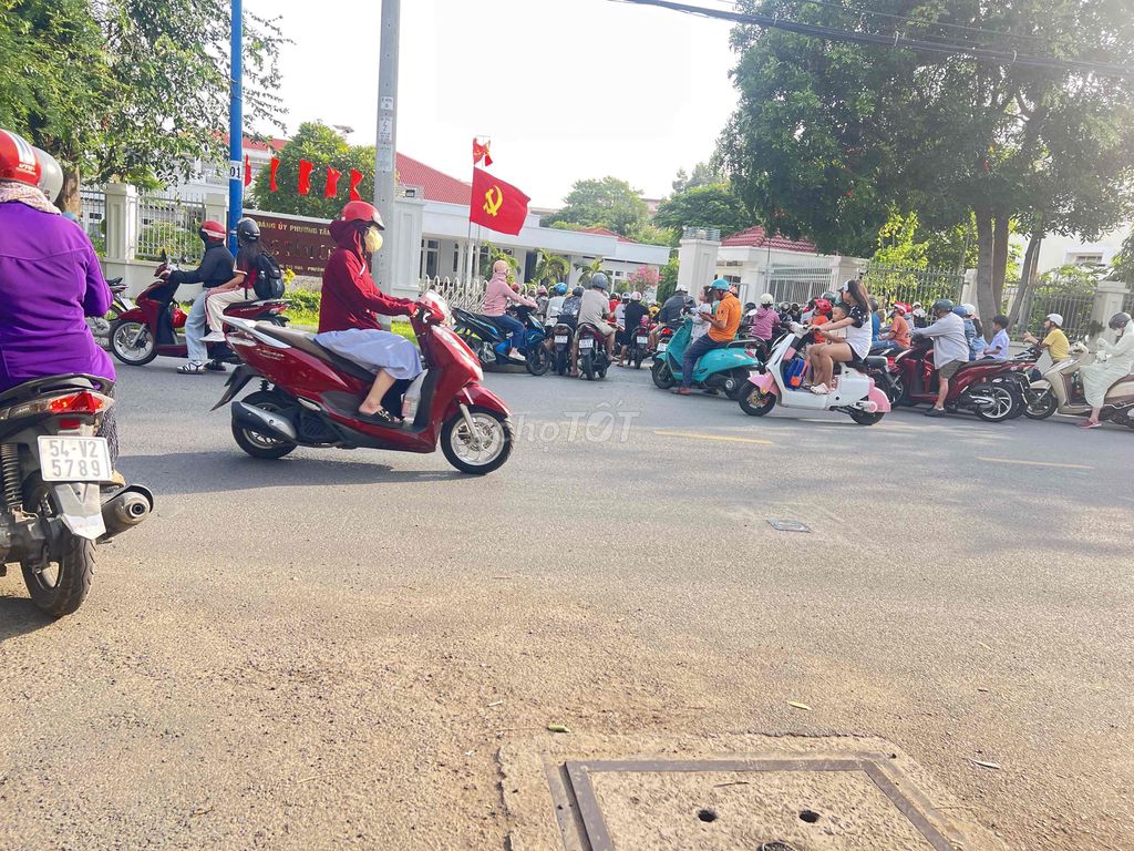 Аренда · 4 комн. · 100 м² · Quận 12, ул. Đường Nguyễn Thị Đặng