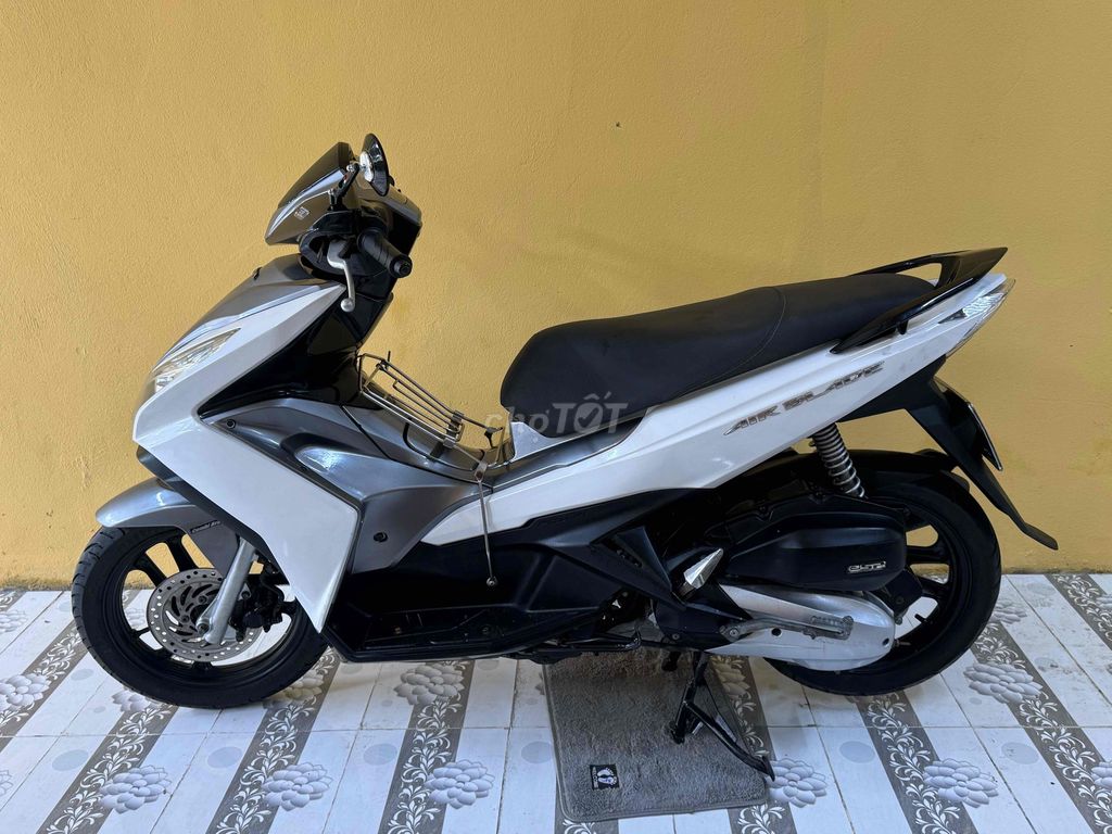Honda Air Blade 125 Trắng đen. Mua bán Xe máy tại Quận Sơn Trà Đà Nẵng được đăng bởi Minh Dũng bán trả góp 136 vân đồn  hình 8