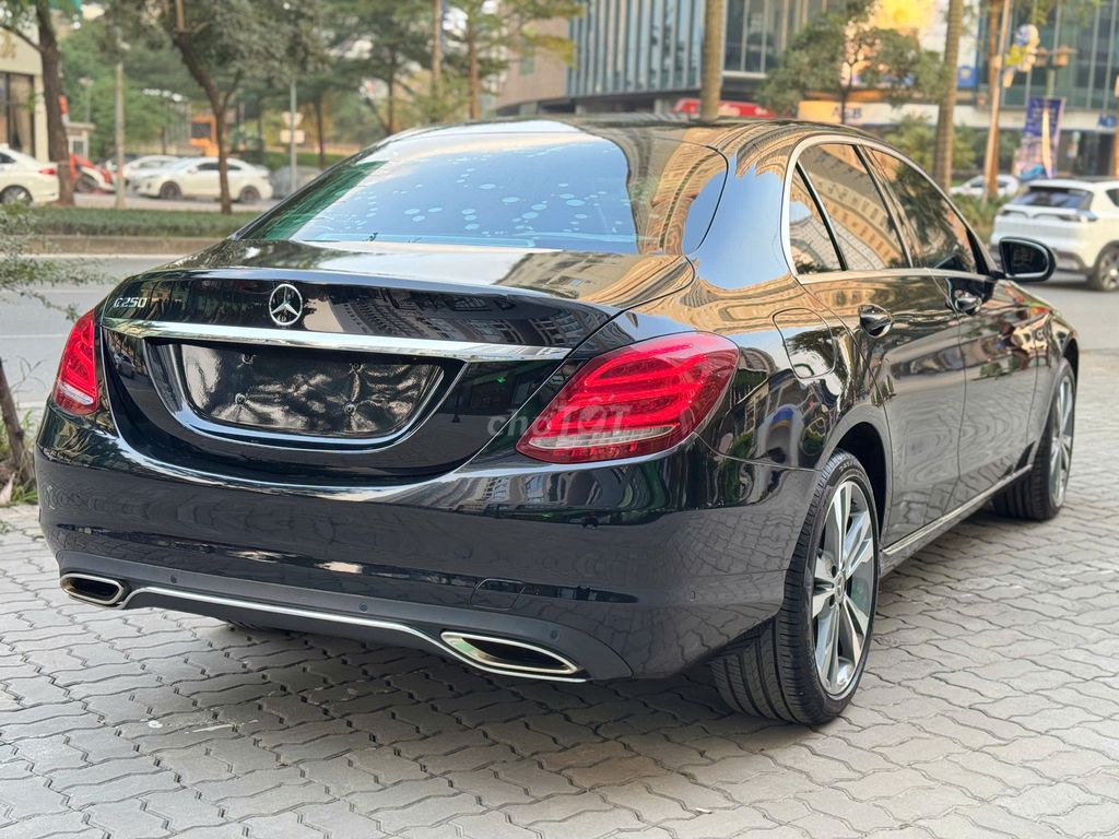 Mercedes-Benz C250 Exclusive 2018 Đen. Mua bán Ô tô tại Quận Thanh Xuân Hà Nội được đăng bởi Nguyễn Tuấn Hoàng hình 11