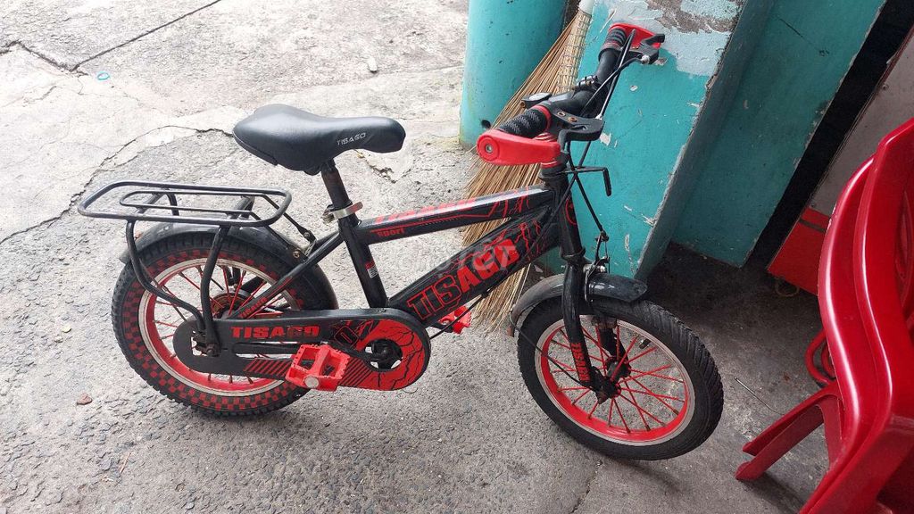 Xe đạp trẻ em Tisago Đen Đỏ 2-7 tuổi cũ. Mua bán Mẹ và bé tại Quận Tân Phú Tp Hồ Chí Minh được đăng bởi Tài lê hình 1