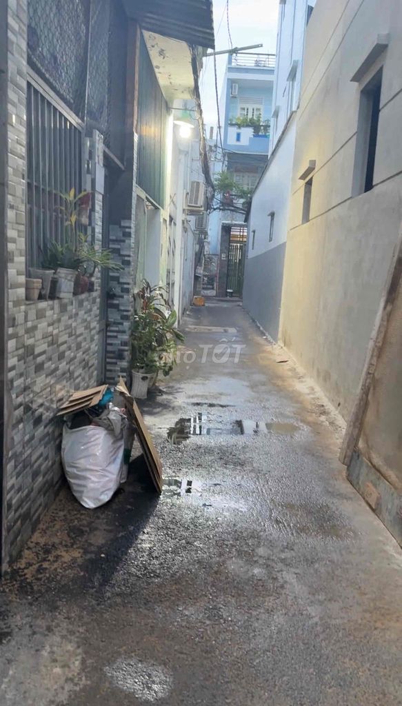 Nhà 49/41/6 Bùi Quang Là, P. 12 . DT: 3,5x10,5m - 1 Gác / ở liền