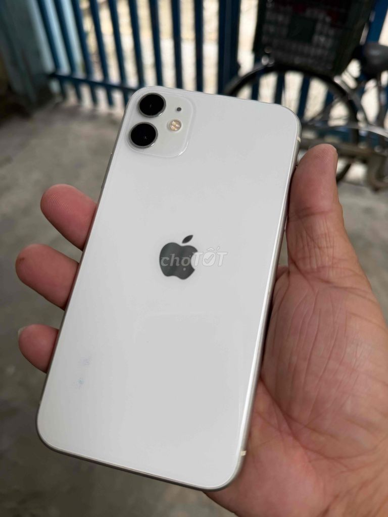 iPhone 11 128GB Trắng còn đẹp. Mua bán Điện thoại tại Quận Cẩm Lệ Đà Nẵng được đăng bởi Mylinh hình 1