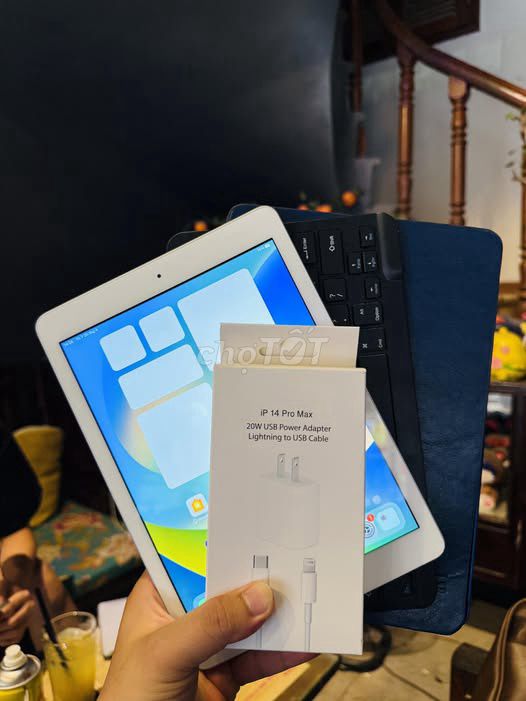 Apple iPad Gen 5 128GB Wifi Trắng. Mua bán Máy tính bảng tại Quận Hoàn Kiếm Hà Nội được đăng bởi Hội Đồ Điện Tử hình 1