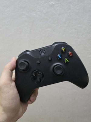 2 tay cầm Xbox One. Mua bán Thiết bị chơi game tại Quận Đống Đa Hà Nội được đăng bởi Trần Lệ Quyên