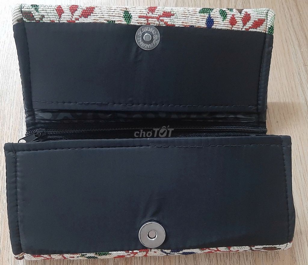 Bóp Dài 4 Ngăn; Vải Thổ Cẩm; Họa Tiết Cú Mèo Đỏ.. Mua bán Túi xách tại Quận Tân Bình Tp Hồ Chí Minh được đăng bởi Bách Hóa Philip hình 6