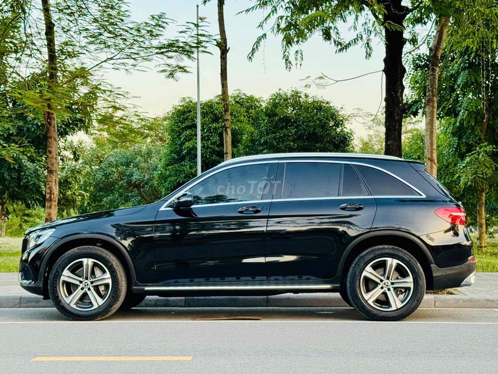 Mercedes Benz GLC Class 2017 250 - 87000 km. Mua bán Ô tô tại Quận Hoàng Mai Hà Nội được đăng bởi Nguyễn Bách Việt hình 5