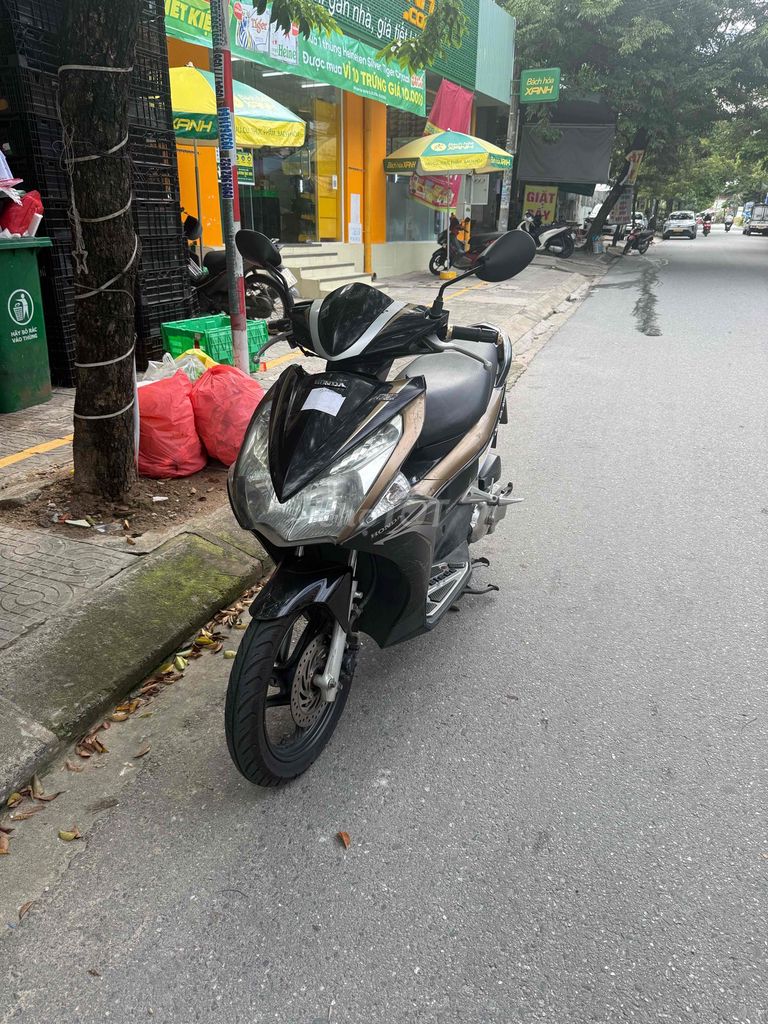 Honda Air Blade черный с золотистым инжекторный