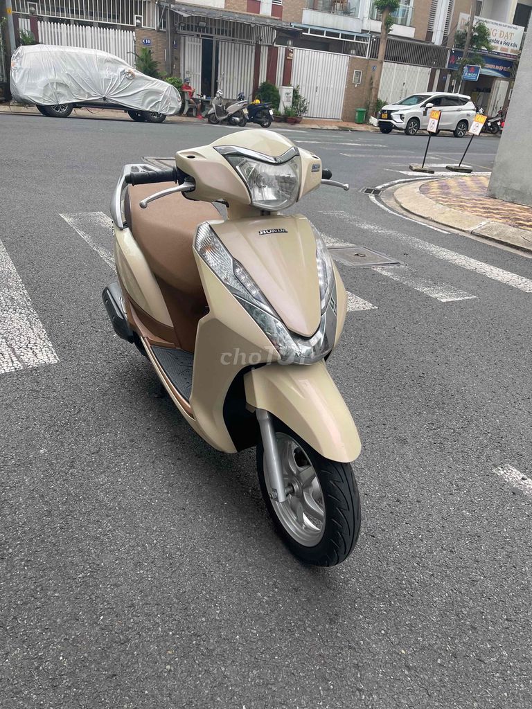 Оригинальное кремовое золото Honda Lead 125 2014
