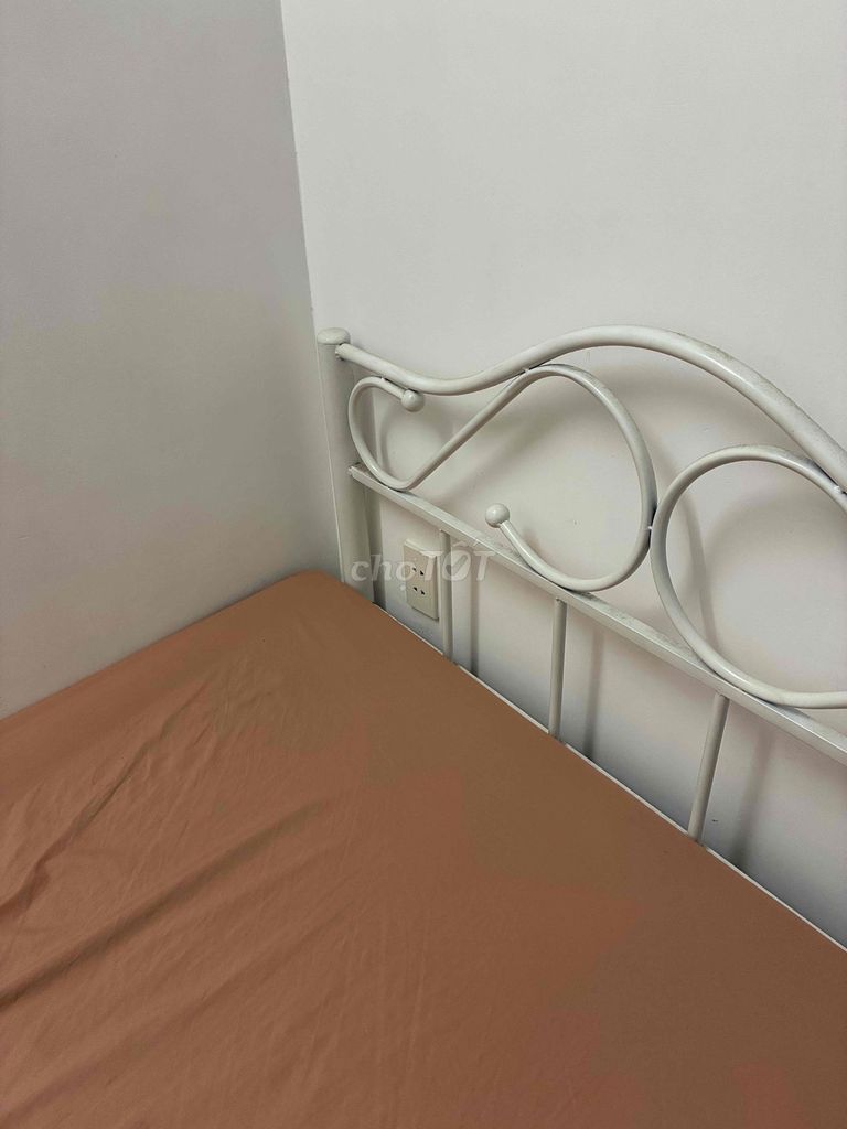 Giường sắt trắng 1m2 (tặng nệm và ga MUJI). Mua bán Giường, chăn ga gối nệm tại Quận Phú Nhuận Tp Hồ Chí Minh được đăng bởi Kim Hạnh hình 1
