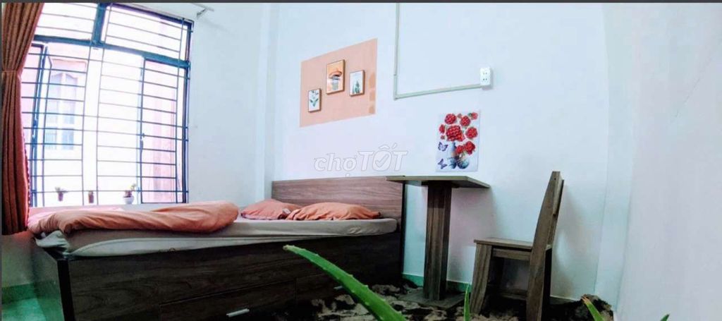 Комната с кухней, 20м², 2-й этаж, большое окно, полная мебель, рядом метро Ван Тхань