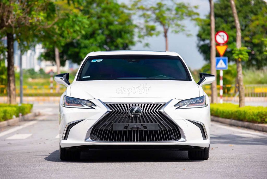 Lexus ES250 sản xuất 2022. Mua bán Ô tô tại Quận Đống Đa Hà Nội được đăng bởi Phú Việt hình 1