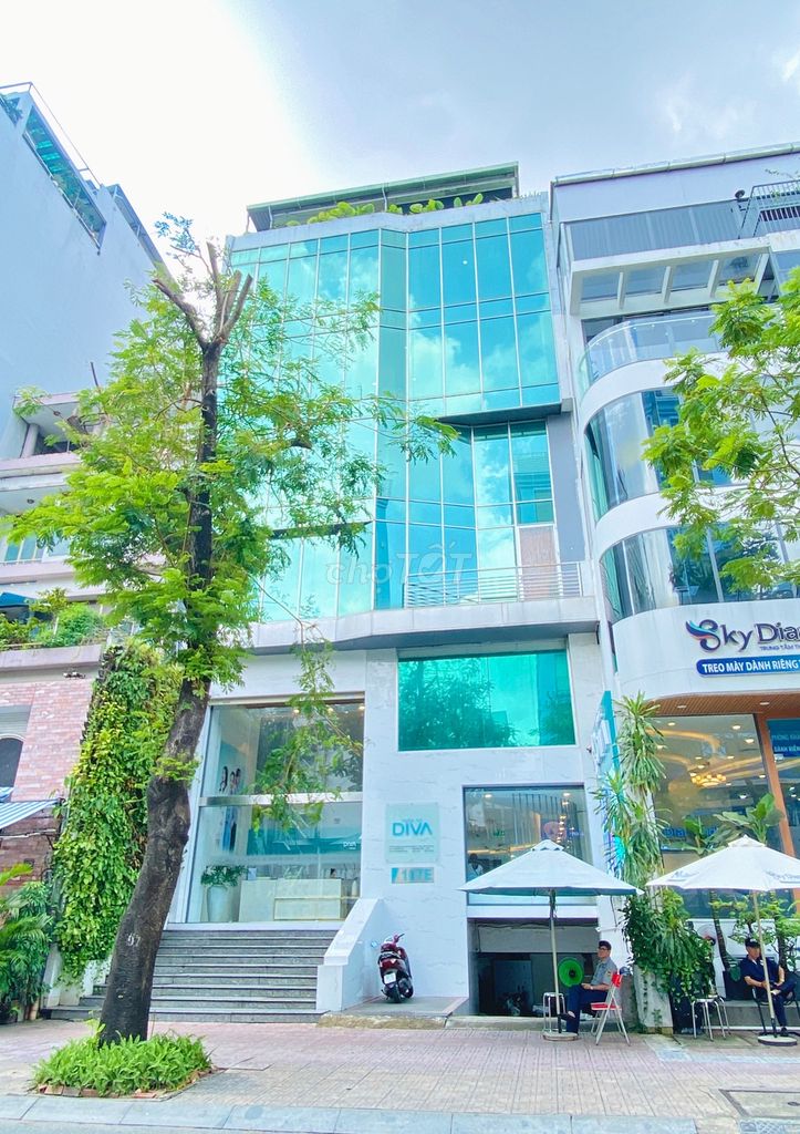 Mặt tiền Nguyễn Huệ, Quận 1, 10.4x23, 3 lầu, giá 276tr -gần Rex Hotel!