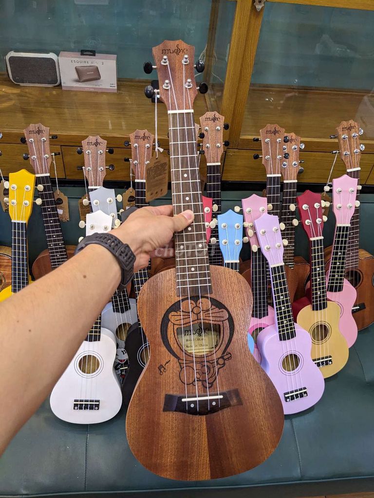 Ukulele Gỗ Màu Giá Hạt Dẻ