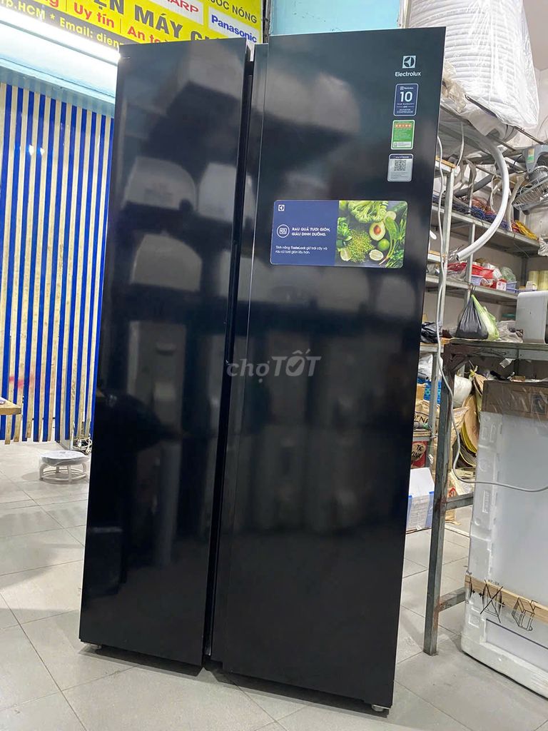 Tủ lạnh Electrolux 659L Inverter zin mới 95% . Mua bán Tủ lạnh tại Quận 1 Tp Hồ Chí Minh được đăng bởi QUANG PHÁT hình 1