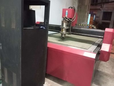 Máy cắt CNC 5.5kw khung  cao xác nặng trên 1000kg