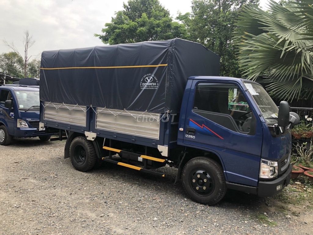 Xe tải DOTHANH IZ250 thùng 3m7 tải trọng 2,5 tấn
