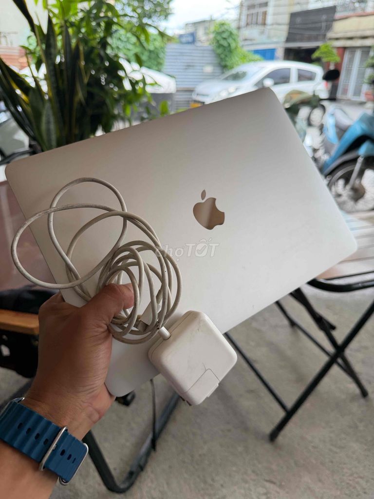 Apple MacBook Air Retina 13.3 inch 2020 cỏn đẹp. Mua bán Laptop tại Quận 12 Tp Hồ Chí Minh được đăng bởi Kim Long Mobile hàng thanh lý hình 1