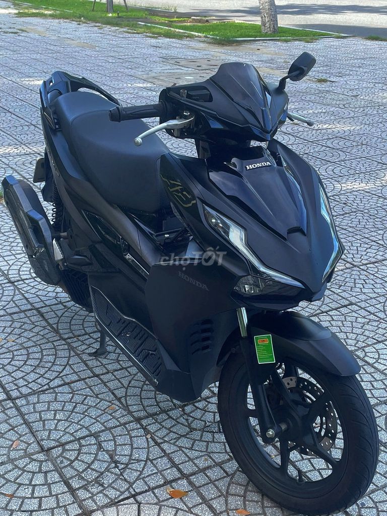 Honda Air Blade 125i 2024 черный матовый 27 000 км