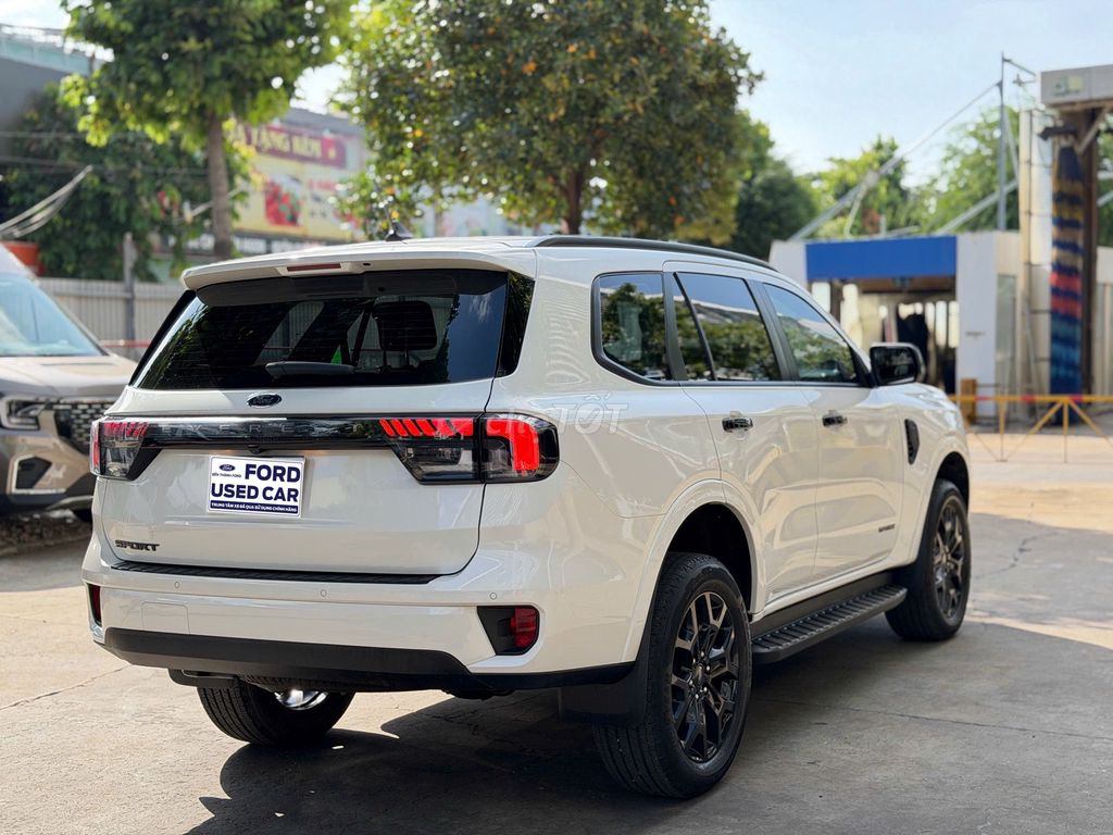 Ford Everest Sport 2024, bảo hành 2027, vay NH 75%