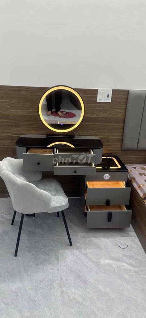 Bàn trang điểm Gỗ thông bọc nhựa. Mua bán Bàn ghế tại Quận Cẩm Lệ Đà Nẵng được đăng bởi Nhật Ni hình 1