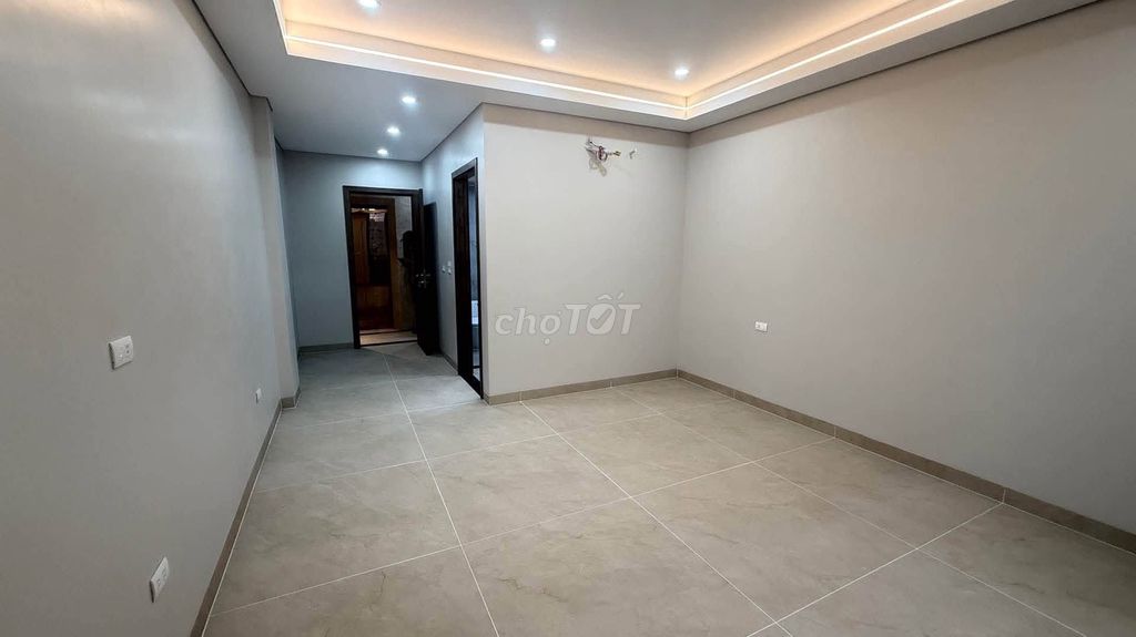 Bán nhà Việt Hưng, Long Biên, 50m², 7 tầng, ô tô vào ngõ, 18.5 tỷ
