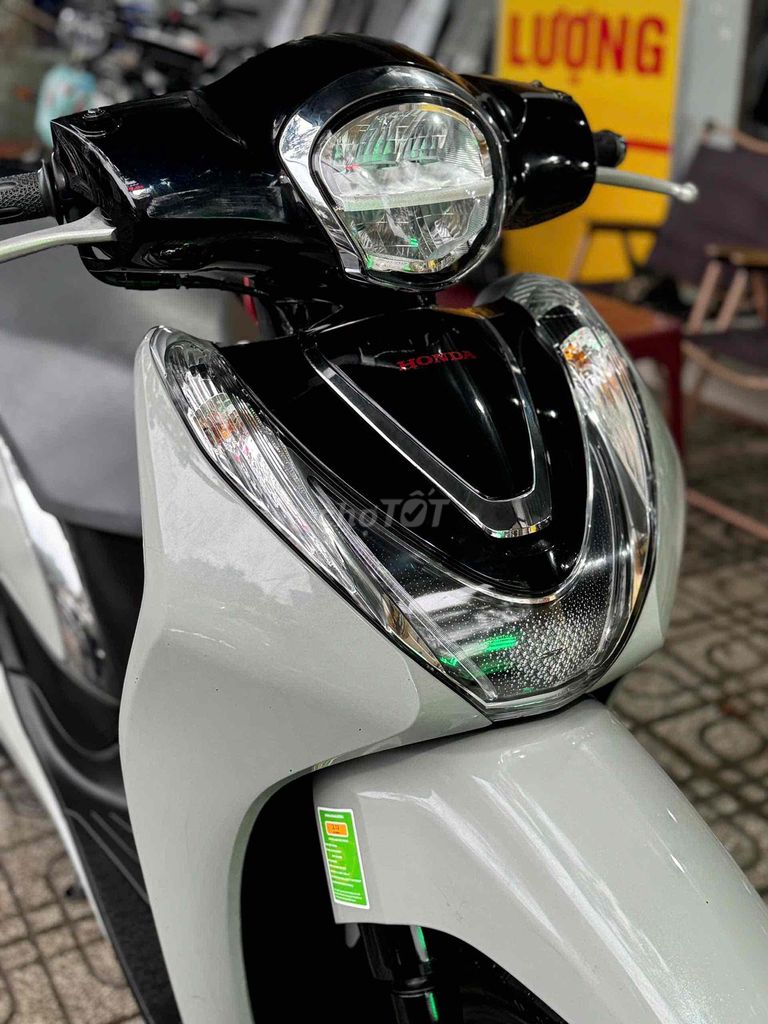 Honda SH Mode 2025 Xám xi măng 700 km. Mua bán Xe máy tại Thành phố Buôn Ma Thuột Đắk Lắk được đăng bởi Ngô quốc Việt  hình 3