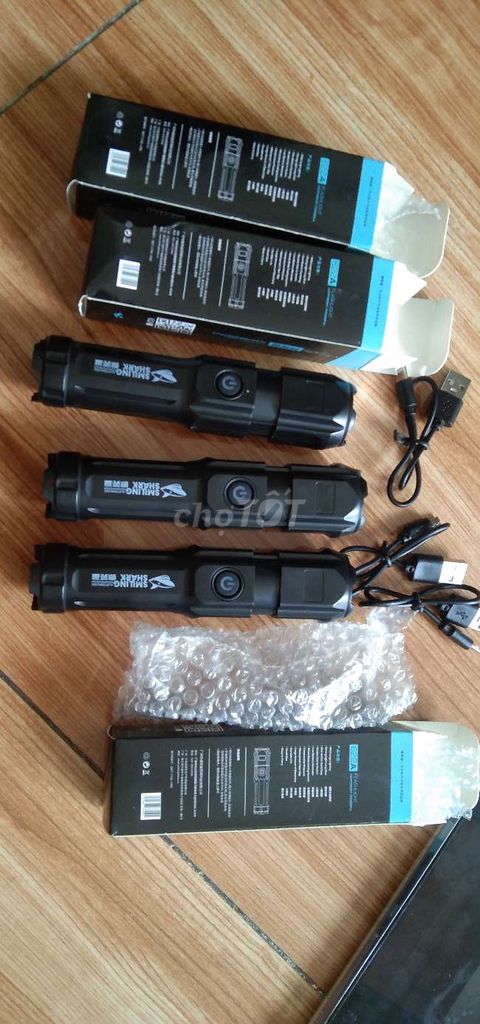 Đèn công suất lớn pin lâu có zoom kèm dây 3 chế độ. Mua bán Đèn tại Quận Tân Phú Tp Hồ Chí Minh được đăng bởi Dương Minh Long hình 1