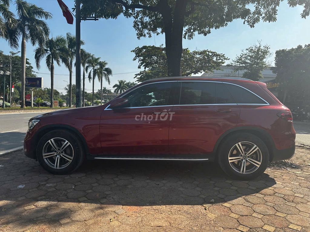 Mercedes-Benz GLC200 Facelift 2020 Đỏ. Mua bán Ô tô tại Huyện Hoài Đức Hà Nội được đăng bởi Duoc Nguyen hình 4