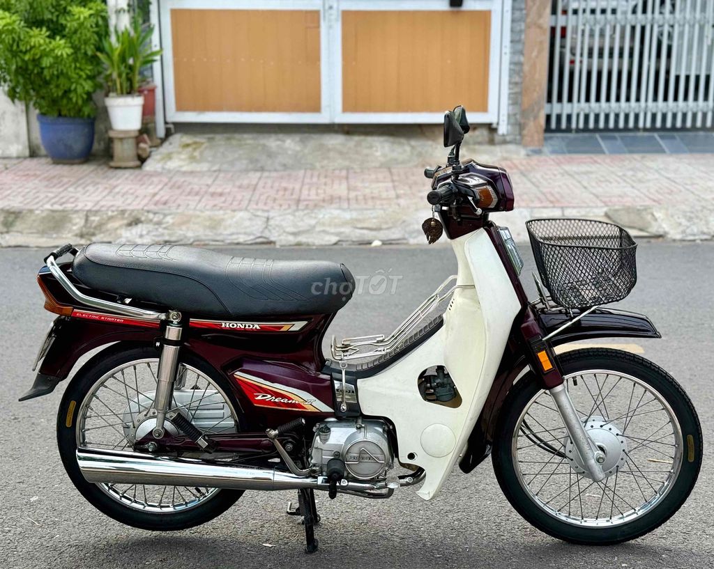 Номера автомобилей Honda Dream Thai с красной сливой