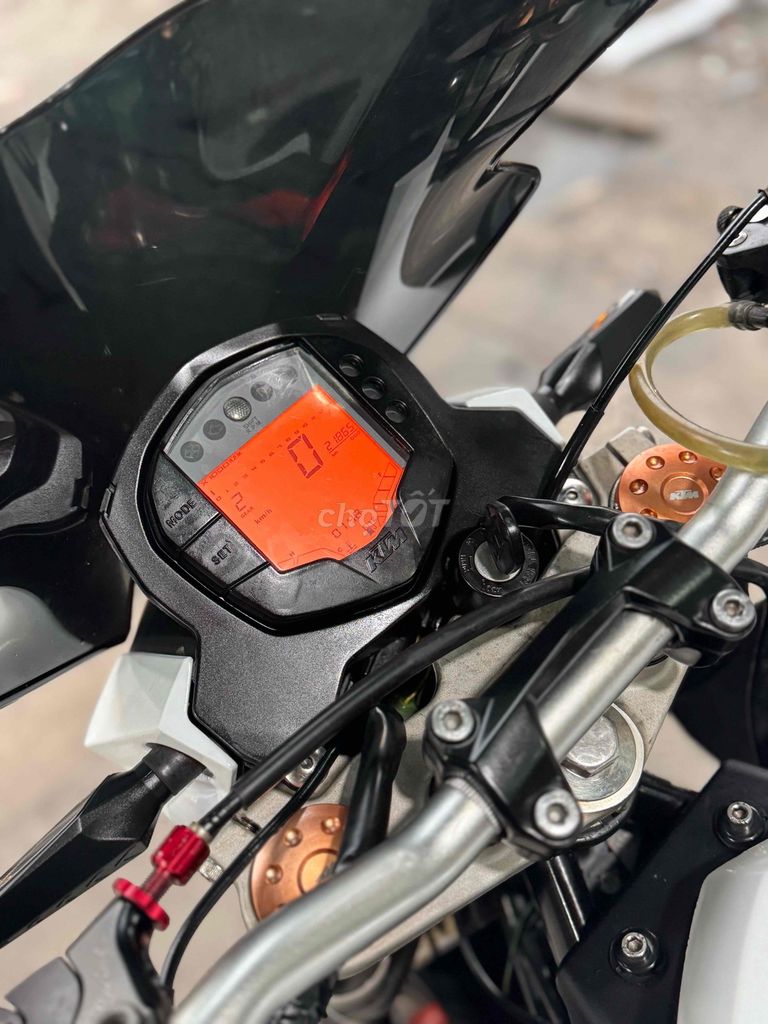 KTM Duke 200 Trắng Đen 21000 km. Mua bán Xe máy tại Quận Bình Tân Tp Hồ Chí Minh được đăng bởi Việt Motor Bình Tân hình 8