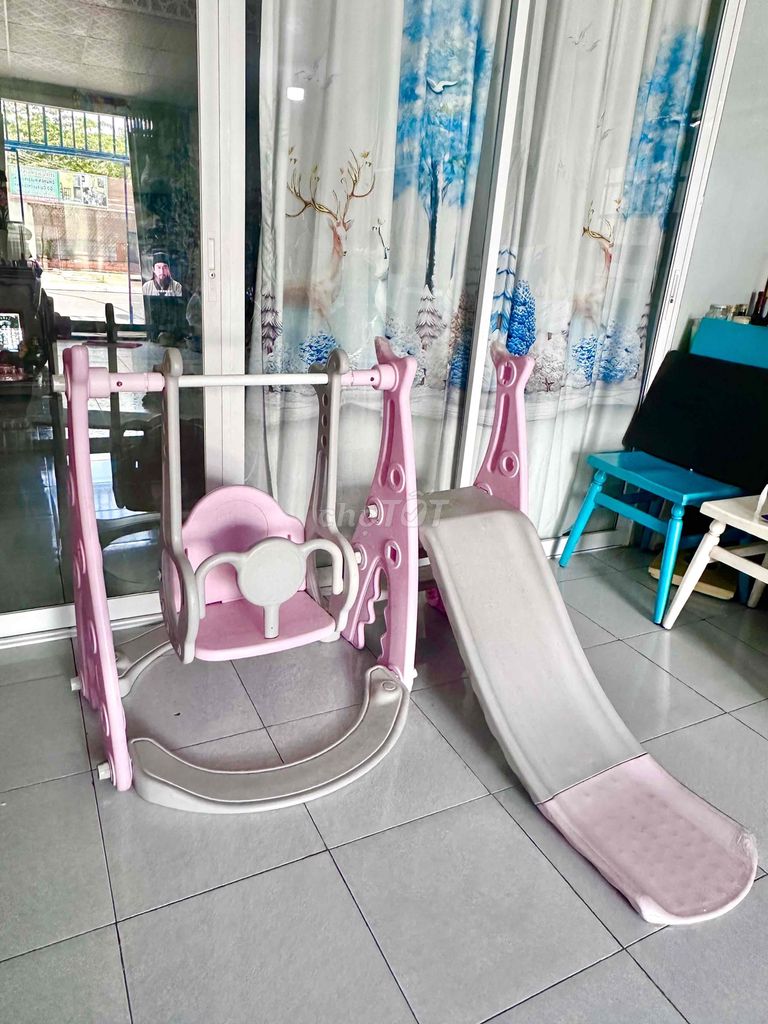 Cầu trượt xích đu Nhựa Hồng, trắng. Mua bán Mẹ và bé tại Huyện Nhà Bè Tp Hồ Chí Minh được đăng bởi Hạo Phan hình 1